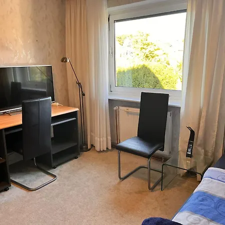 Appartamento Fuer 5 Personen Mit Gartennutzung - Messezimmer