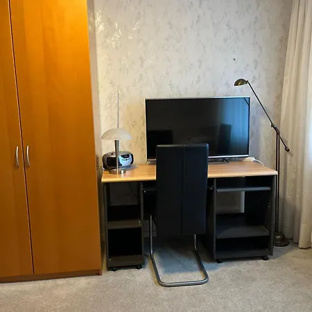 Appartamento Fuer 5 Personen Mit Gartennutzung - Messezimmer *
